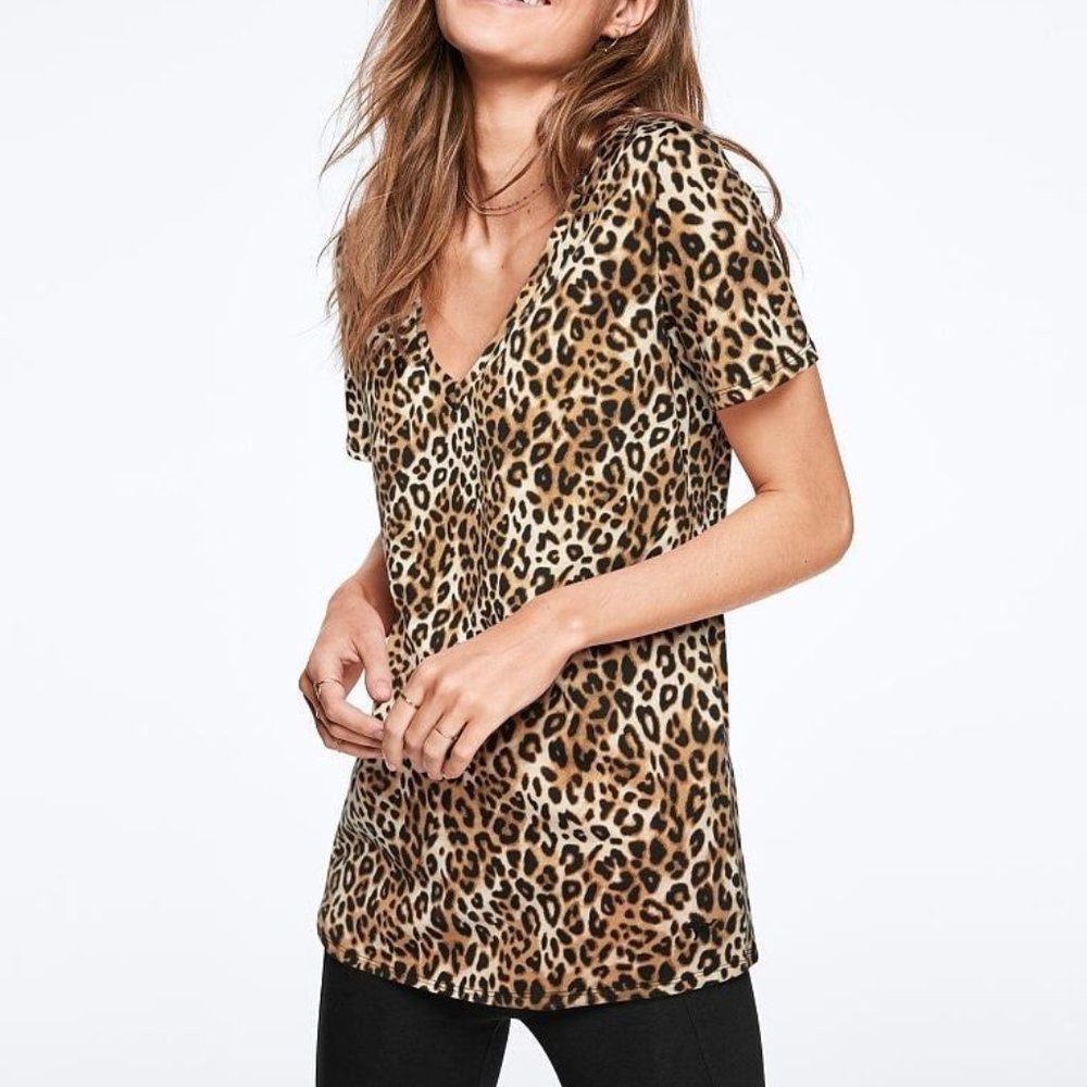 VS Pink Leopard V-neck Tee